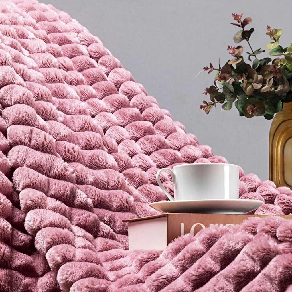 O degradê aveludado compõe a decoração do quarto